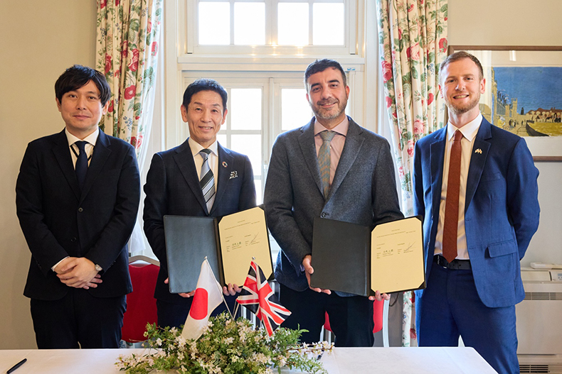 福岡 功慶（経済産業省 資源エネルギー庁 風力エネルギープロジェクト推進室 室長）、寺崎 正勝（浮体式洋上風力技術研究組合 理事長）Manuel Ruiz （ロイド船級協会 再生可能エネルギー部門ディレクター）、Greg Gardner（在日英国大使館 北東アジア副通商代表／日本 貿易・投資担当ディレクター）
